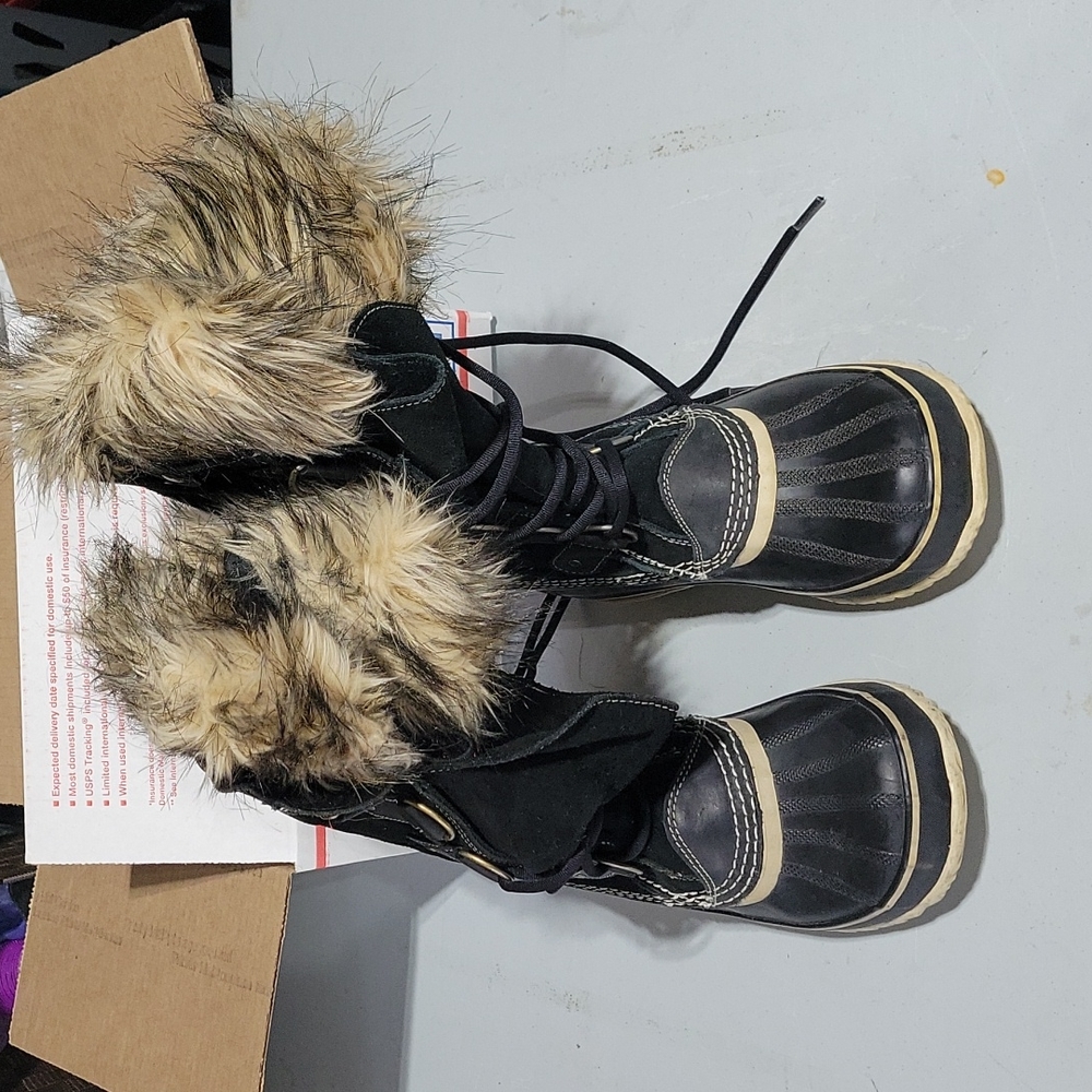 WOMEN'S SOREL JOAN OF ARCTIC BOOT SIZE 9